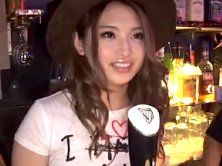 新宿バーで生脱がせSEX!!